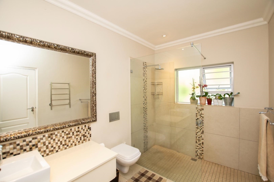 4 Bedroom Property for Sale in Uniepark Western Cape